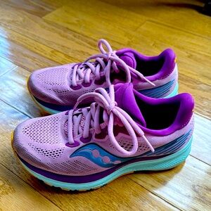 Women’s Saucony Ride 14 sneakers.